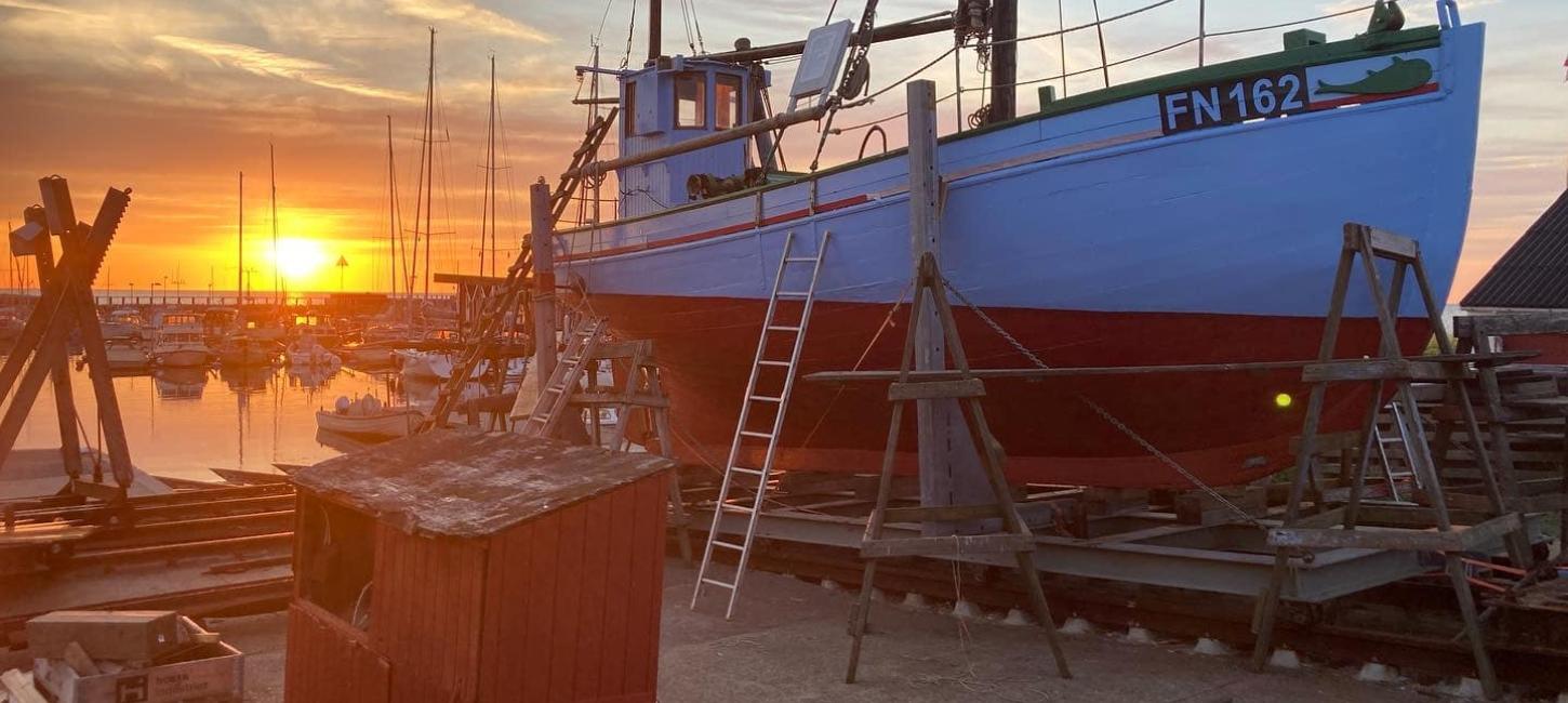 Kutter på bedding i Vesterø Havn